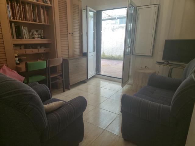 Planta baja en venta en Mataró, Cerdanyola Sud. Vivienda en planta baja con dos patios y local comercial. Plantas bajas.