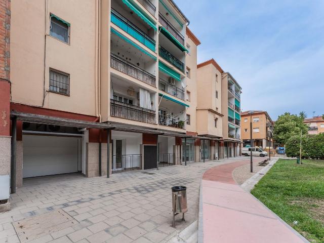 Planta baja en venta en Montmeló. Planta baja única en pleno centro de Montmeló, totalmente a pie de calle y sin necesidad de subir un solo escalón. Plantas bajas.