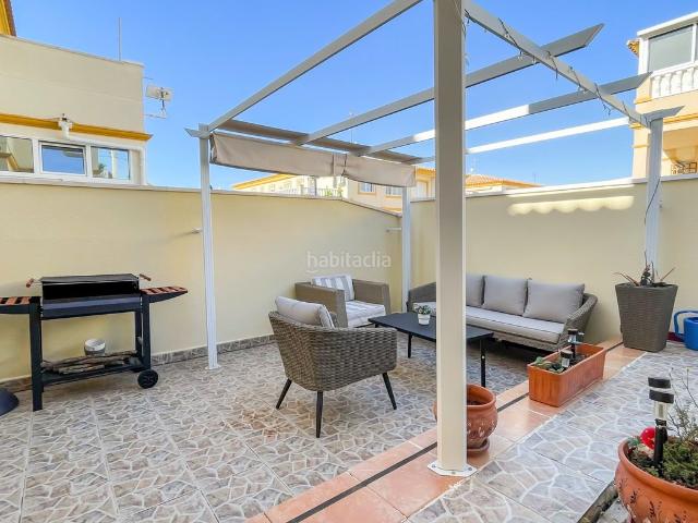 Planta baja en venta en Orihuela, Playa Flamenca. Ubicado en una tranquila urbanizacioacuten con bonitas zonas comunes y piscina comunitaria, este encantador bungalow en planta baj. Plantas bajas.