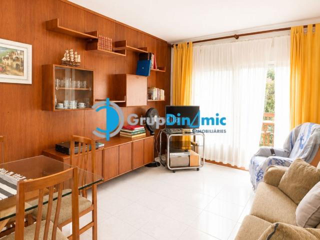 Planta baja en venta en Palamós, Platja Gran Costa Brava. Amplio piso con piscina comunitaria y ascensor. Plantas bajas.