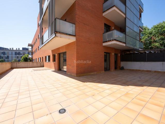 Planta baja en venta en Sant Cugat del Vallès, Turó de Can Mates. Exclusiva planta baixa amb 115 m² de terrassa i piscina comunitària. Plantas bajas Sant Cugat del.