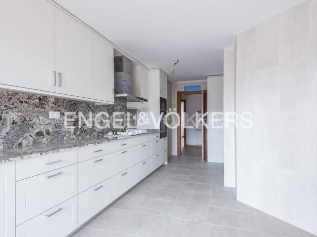 Planta baja en venta en Sant Quirze del Vallès, Mas Duran. Descubre Sant Quirze del Vallès apartamento de obra nueva 2026 con terraza de 38 m, vistas a la montaña, piscina comunitaria y a. Plantas.