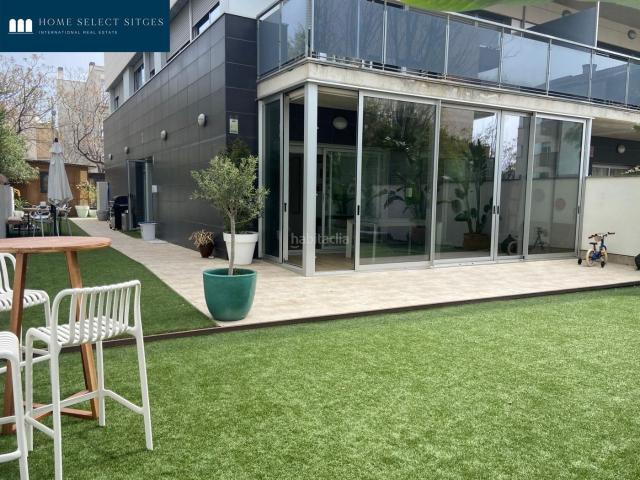 Planta baja en venta en Sitges, La Plana Costa Dorada. PLANTA BAJA CON AMPLIO JARDÍN EN EL PARC ROBERT LA PLANA. Plantas bajas.