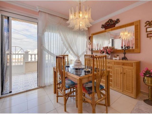 PLANTA BAJA EN LA MATA CON GARAJE, PISCINA Y CERCA DEL MAR