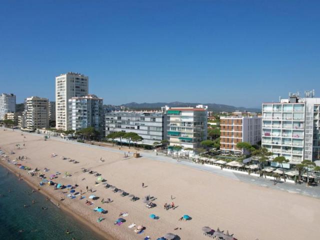 Planta baja Exclusiva de Obra Nueva en Primera Línea de Mar. 105m² Castell Platja d'Aro