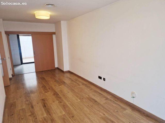 PLANTA BAJA SEMINUEVA CON PATIO JUNTO TRAM CORNELLA GAVARRA