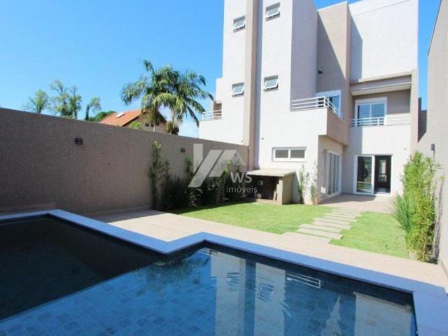Planta moderna com piscina e amplo jardim!