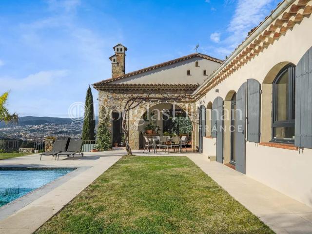 PLASCASSIER: villa avec vue mer panoramique 217m² Grasse