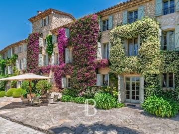 Plascassier Bastide d’exception avec plusieurs dépendances au cœur d’un domaine de 5,7 hectares