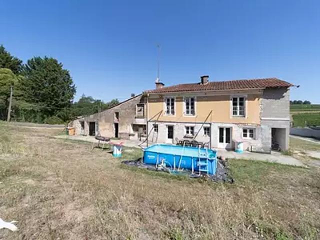 Plassac 33390 Achat / Vente maison 7 pièces t7 au dernier étage parking