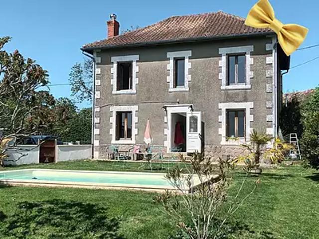 Pleuville 16490 Achat / Vente maison 5 pièces t5 au dernier étage jardin