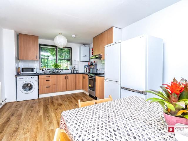 Plevna Crescent, London, N15 4 bed townhouse to rent £3,600 pcm £831 pw