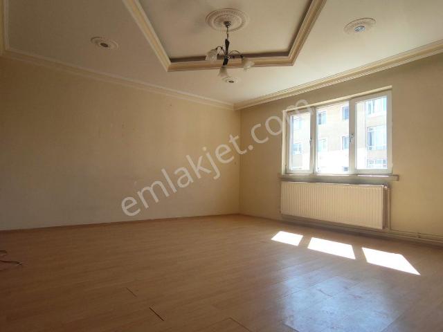 Plevne Mahallesi Bosna Caddesi Üstü 3+1 Katta Kiralık Daire!