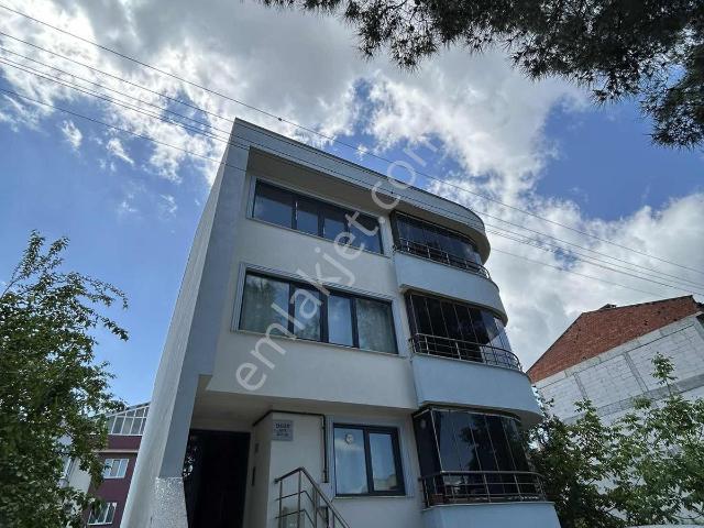 Plevne Mahallesinde Kiralık Arakat 3+1 Daire