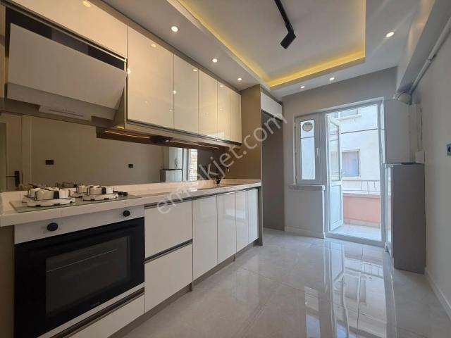 Plevne Mah'de 3+1 Satılık Ara Katta Güney Cephe Full+full Yapılı Daire