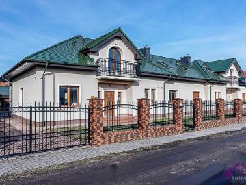 Przestronny dom z garażem i spokojną lokalizacją