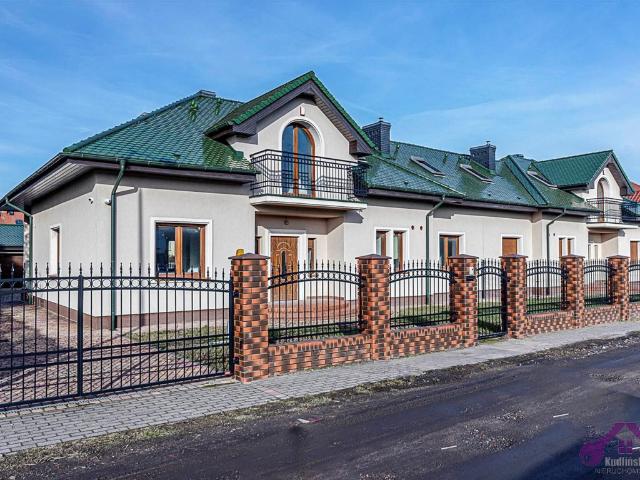 Przestronny dom z garażem i spokojną lokalizacją
