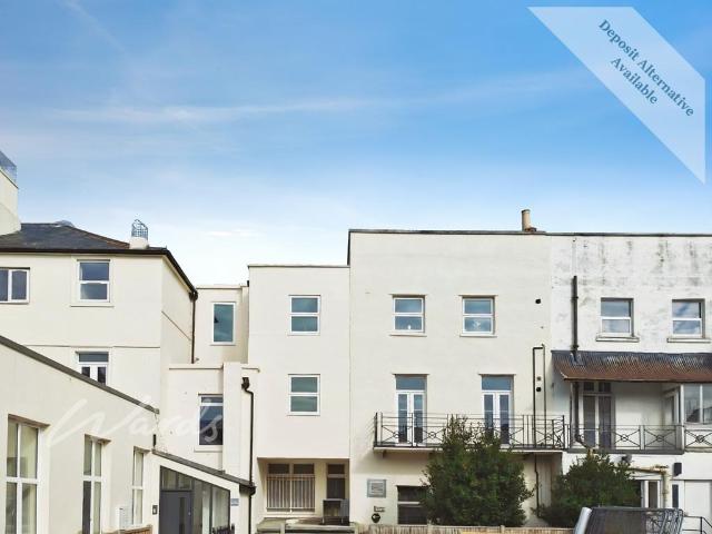 Pleydell Gardens Folkestone CT20 2 bed apartment to rent £1,200 pcm £277 pw