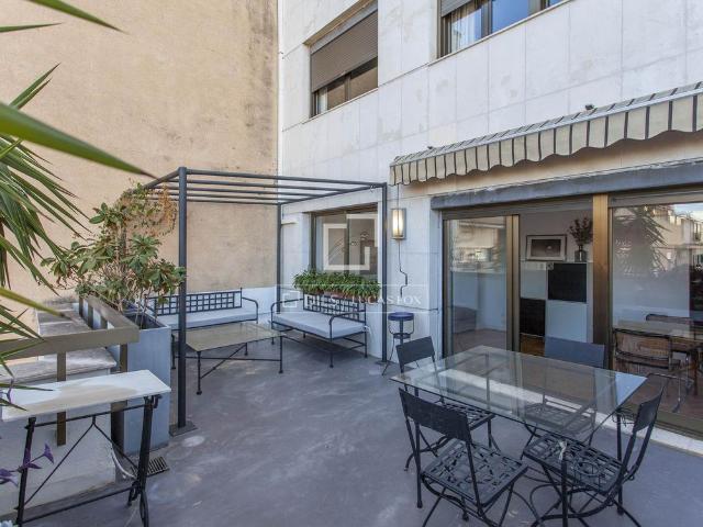 Pleasant 2 bedroom penthouse with terrace for rent in Pla del Real