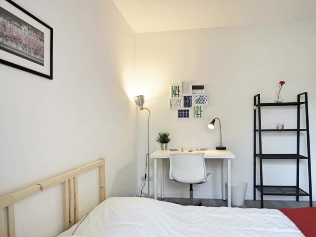 Pleasant and bright room 14m² MA17