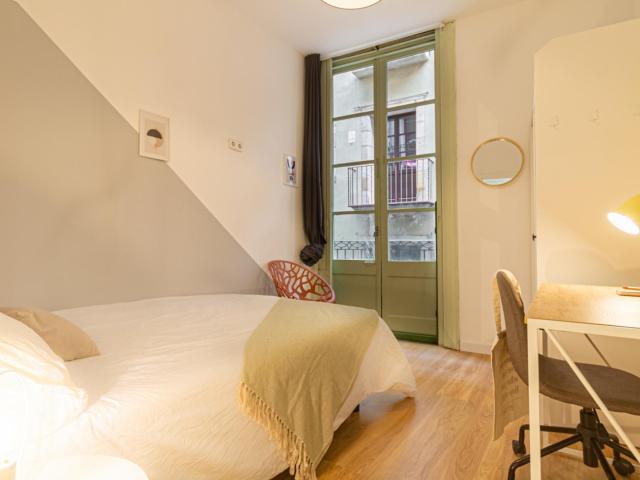 Pleasant double bedroom in the heart of Barcelona