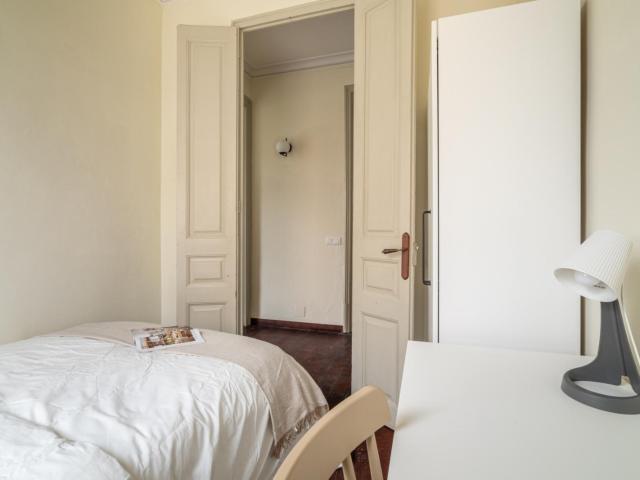Pleasant double bedroom in Diagonal station