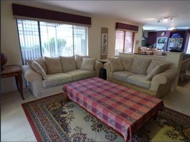 PLEASANT FAMILY HOME IN GREAT LOCATION