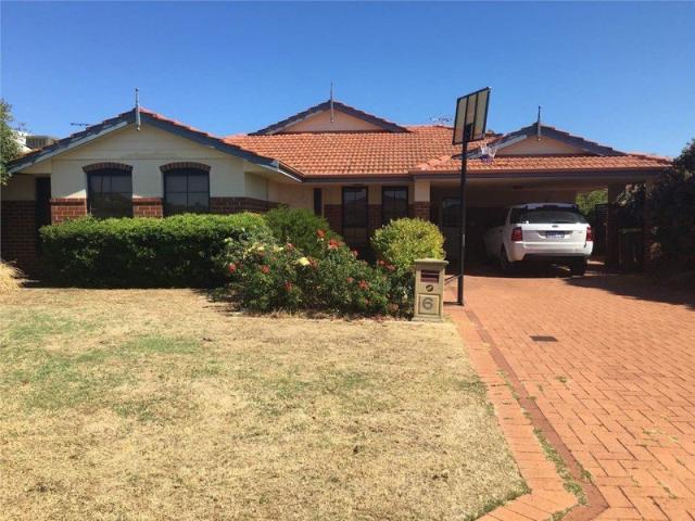 PLEASANT FAMILY HOME IN GREAT LOCATION