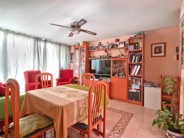 Pleasant single bedroom in a 3 bedroom apartment in L'Hospitalet de Llobregat