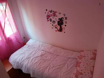 Pleasant single bedroom in a 4 bedroom flat, in L'Hospitalet de Llobregat