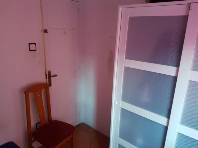 Pleasant single bedroom in a 4 bedroom flat, in L'Hospitalet de Llobregat