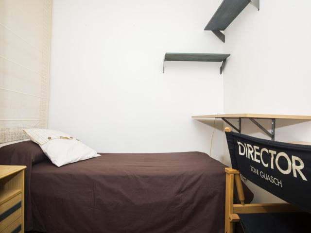 Pleasant single bedroom in El coll