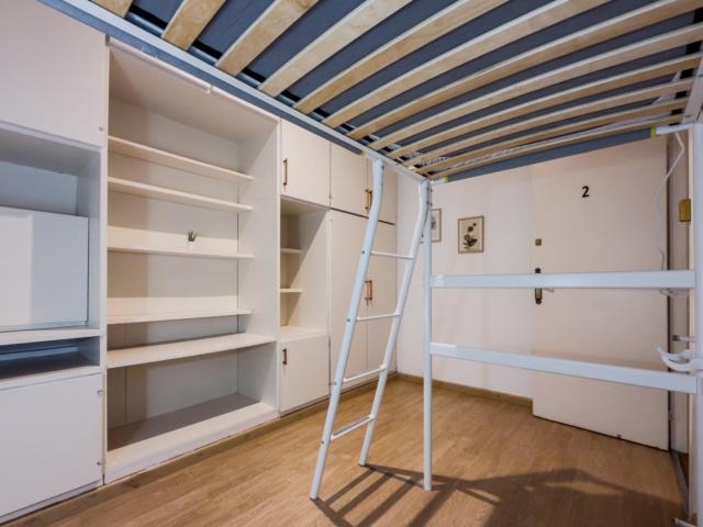 Pleasant single bedroom in Sants