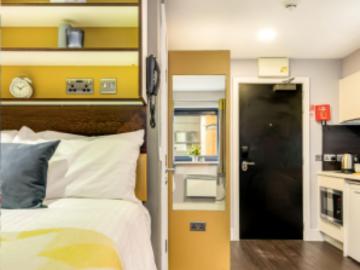 Pleasant studio close to the University of Leeds Has an Apartment
