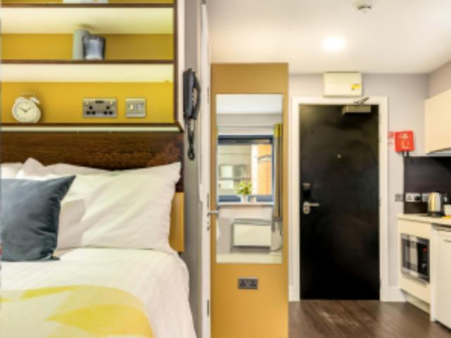 Pleasant studio close to the University of Leeds Has an Apartment