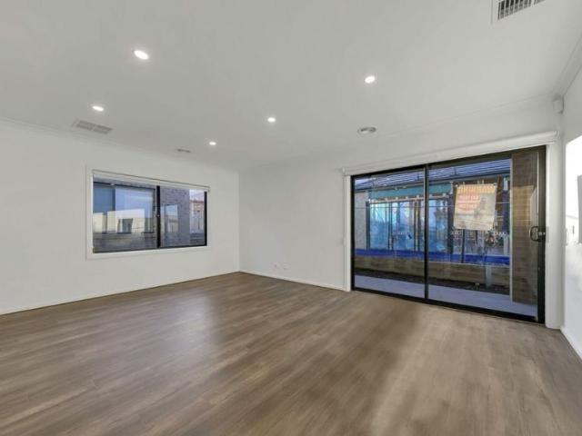 Please contact catie@sweeneyea.com.au for private inspections