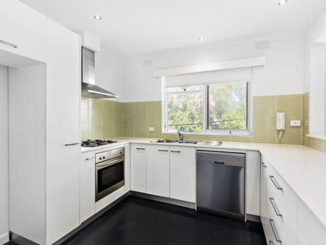 Please contact Molly Rogerson to arrange an inspection  SandringhamPM2@hodges.com.au