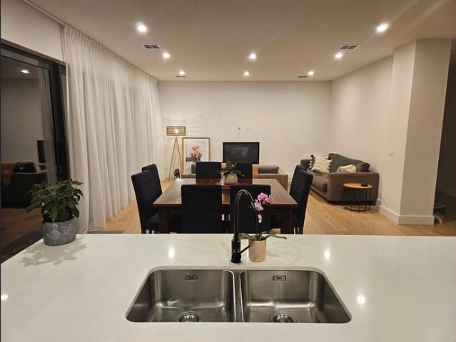 Please contact Molly Rogerson to arrange an inspection  SandringhamPM2@hodges.com.au