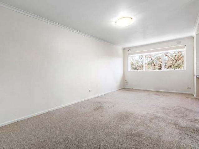 Please contact Molly Rogerson to arrange an inspection  SandringhamPM2@hodges.com.au