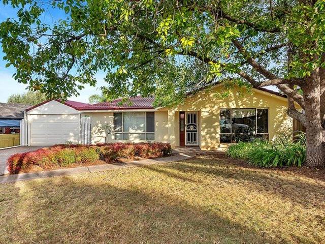 Please apply via Tenantoptions.com.au. Spacious family living in a quiet Modbury Heights location