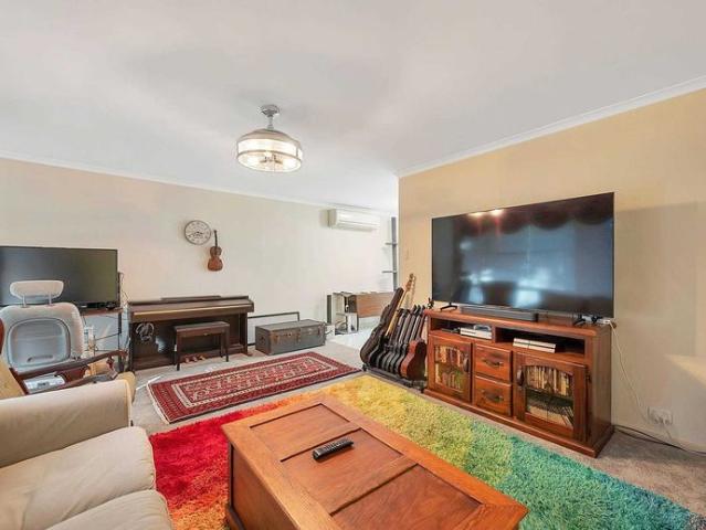 Please apply via Tenantoptions.com.au. Spacious family living in a quiet Modbury Heights location