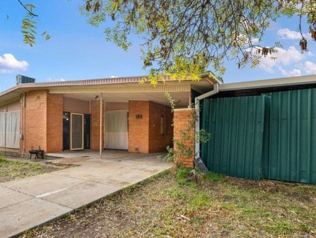 Please apply via www.tenantoptions.com.au. Stylish & Spacious Family Home with Rumpus & Workshop