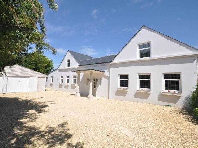 Pleasure Pit Road, Ashtead 6 bed detached house to rent £5,950 pcm £1,373 pw