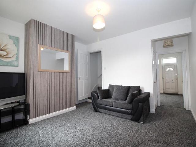 Pleck Road, Walsall 3 bed terraced house to rent £1,100 pcm £254 pw