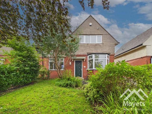 Pleckgate Road, Blackburn. Lancs. BB1. 3 bed semi detached house to rent £1,250 pcm £288 pw