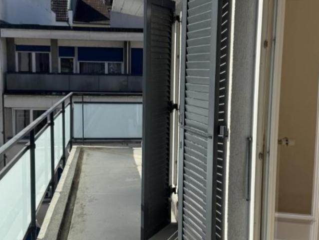 Plein centre du quartier des eaux vives à 100 mètre du lac