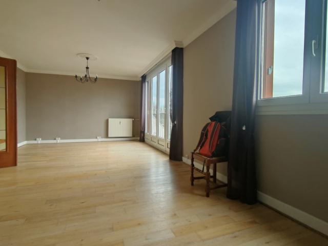 PLEIN CENTRE VILLE, MAGNIFIQUE F4 DE 80 M2 AVEC TERRASSE DE 10 M2 SITUÉ DANS RESIDENCE CALME AVEC VUE LOINTAI