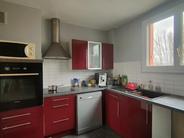 PLEIN CENTRE VILLE, MAGNIFIQUE F4 DE 80 M2 AVEC TERRASSE DE 10 M2 SITUÉ DANS RESIDENCE CALME AVEC VUE LOINTAI