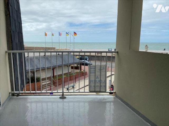 Pleine vue Mer et Port Appartement de type 2 au 2ème étage avec ascenseur