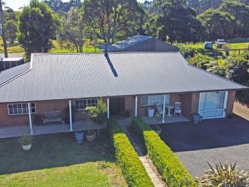 PLENTY OF ROOM & PRIVATELY POSITIONED FAMILY HOME ON APPROX 1330SQM